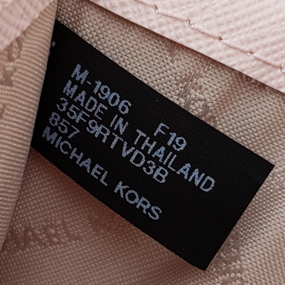 ⚠️LAST 1⚠️Michael Kors Carryall Card Case Wallet - Picture 4 of 5